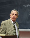 Ganhador do prêmio Nobel de economia em 1994, o matemático John Nash é um dos mais importantes expoentes da teoria dos jogos. Ganhador do prêmio Nobel de economia em 1994, o matemático John Nash é um dos mais importantes expoentes da teoria dos jogos.